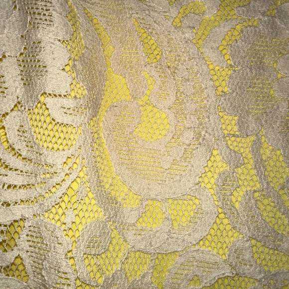 Light yellow Lace dress feminine and fun with yellow ribbon belt - Picture 2 of 3